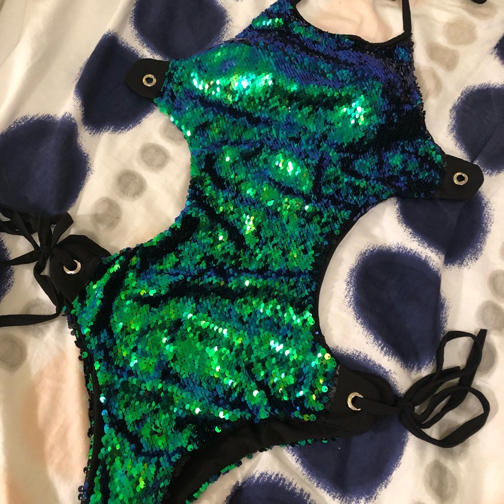 Reversible sequin monokini